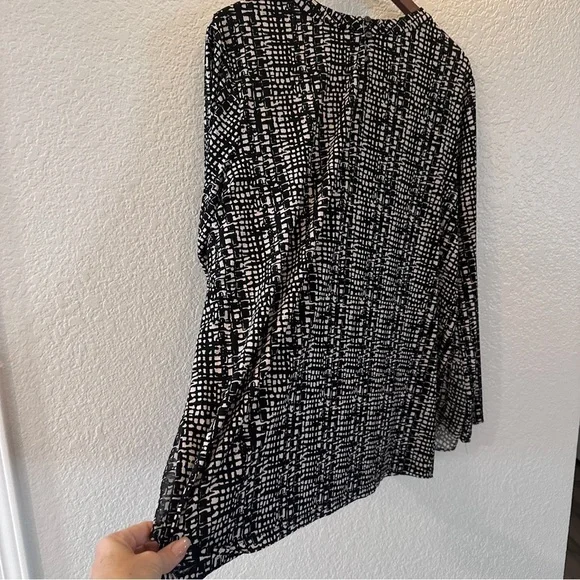 Susan Graver Plus 3X Black White Geometric Print Pleated Blouse Top Career Chic - Picture 10 of 10